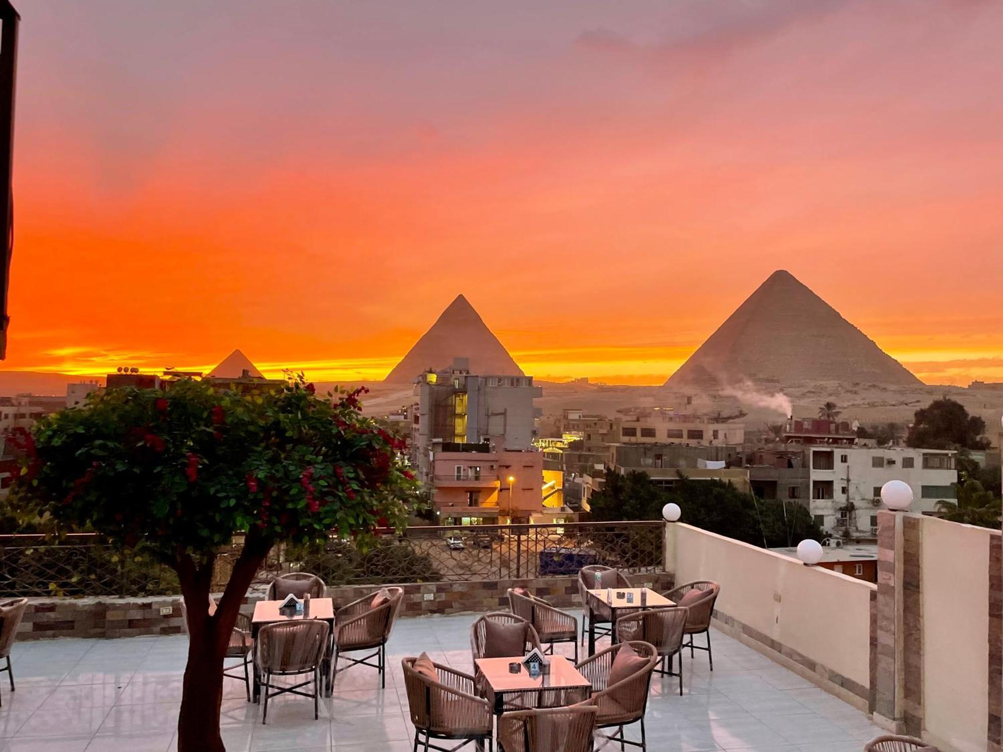 Pyramids Homeland Inn Кайро Екстериор снимка